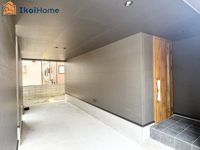 明石市二見町西二見　全1棟　新築戸建の駐車場|【ホームページに現地動画掲載中】●年中無休：当日予約可●1階車庫♪お車やバイクがお好きな方にオススメ