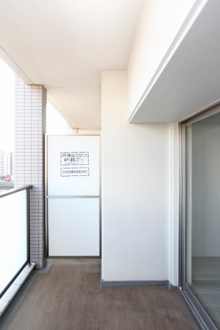 サヴォイ博多スーペリア　13階のバルコニー|別号室のものになります。現状優先。