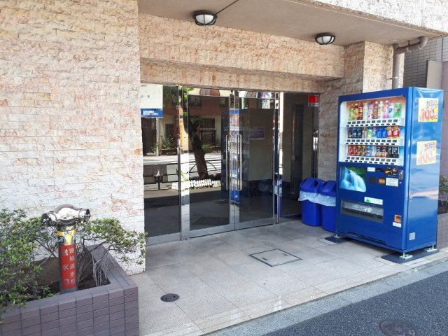 ステージファースト本駒込のエントランス
