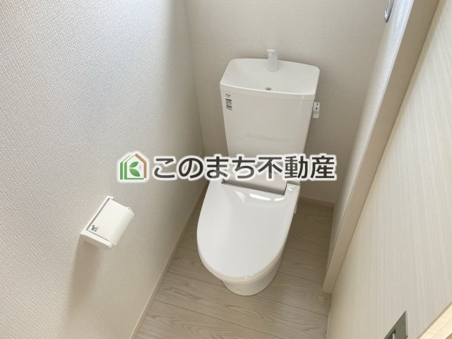 リガーレ宇都宮市宝木本町16期　1号棟のトイレ|同社施工物件の写真です。※建具やフローリング、その他仕様が違う場合がございます。