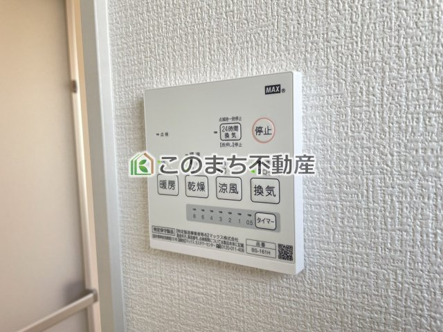 リガーレ宇都宮市宝木本町16期　1号棟の設備|雨の日や湿気の多い梅雨時期など、洗濯物が乾き難い時期に重宝する浴室換気乾燥機。乾燥機能だけではなく、冬場の浴室内の寒暖差を緩和する暖房機能も標準装備。ヒートショック対策に一役買います。