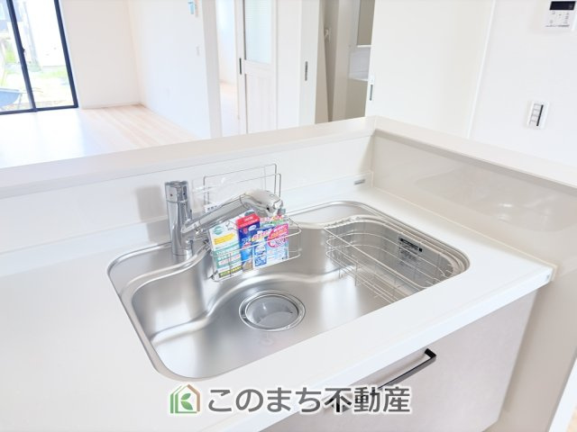 リガーレ宇都宮市宝木本町16期の設備|雨の日や湿気の多い梅雨時期など、洗濯物が乾き難い時期に重宝する浴室換気乾燥機。乾燥機能だけではなく、冬場の浴室内の寒暖差を緩和する暖房機能も標準装備。ヒートショック対策に一役買います。