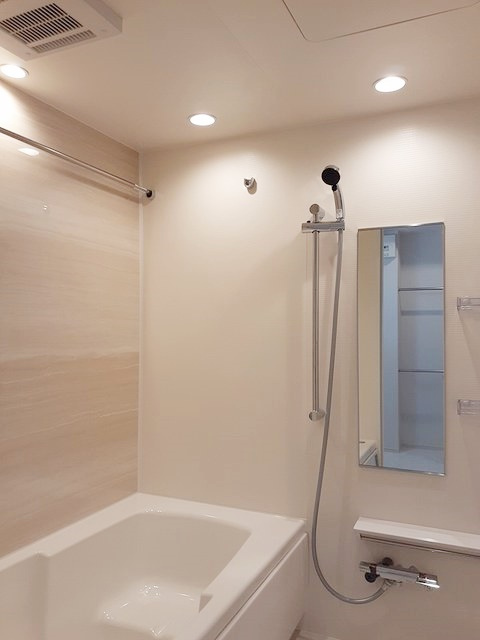 鎌倉市常盤のアパートの浴室