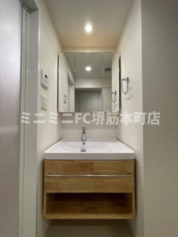 大阪市中央区博労町１丁目の賃貸マンションの洗面所