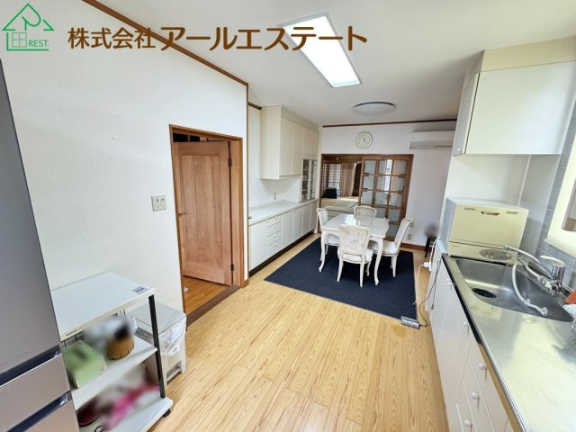 高砂市高砂町藍屋町　　　山陽電鉄「高砂駅」徒歩9分の居間・リビング