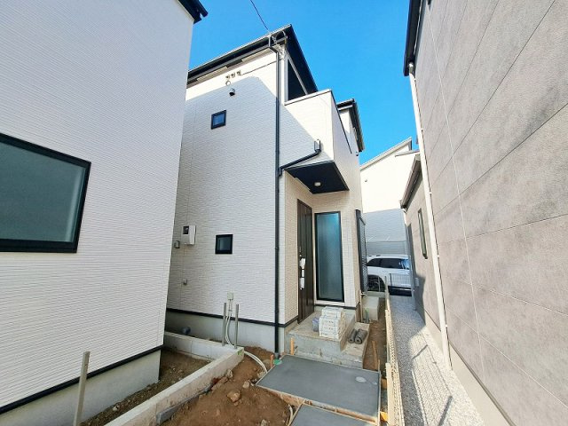 【外観】 | 練馬区石神井台3丁目　新築一戸建住宅　全2棟　(保谷店) | 2026年5月撮影/便利な都市機能と豊かな自然環境が調和したエリア。