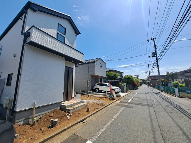【前面道路含む現地写真】 | 練馬区石神井台3丁目　新築一戸建住宅　全2棟　(保谷店) | 小・中学校が徒歩15分以内に揃いお子様がいるご家庭も安心。