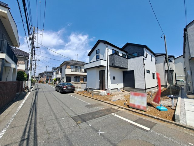 【前面道路含む現地写真】 | 練馬区石神井台3丁目　新築一戸建住宅　全2棟　(保谷店) | 前道6.0ｍ公道に面しており駐車ラクラク＆開放的！
