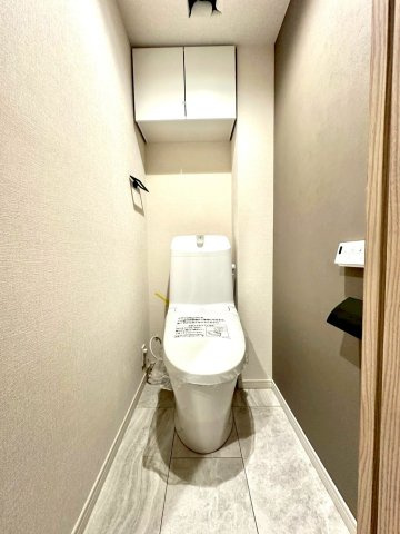 クリオ新横浜壱番館のトイレ|清潔感のあるトイレ空間は、使い勝手にも配慮された設計。毎日を快適に過ごせる、上品で落ち着いた空間です。