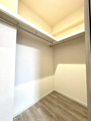クリオ新横浜壱番館の収納|コートや高さのあるものが収納できるウォークインクローゼット