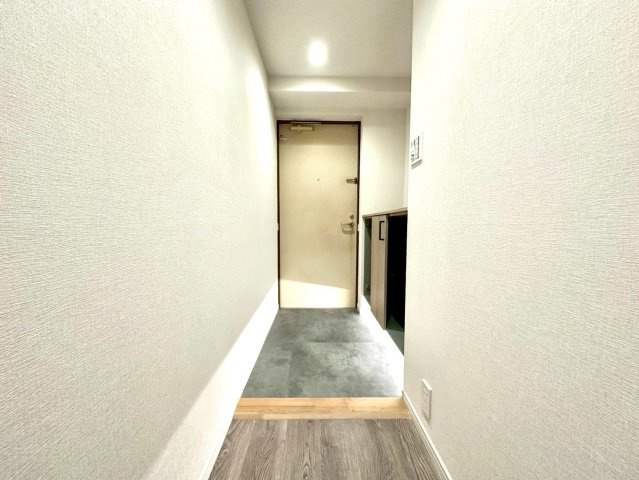 クリオ新横浜壱番館の玄関|ゆとりあるスペースを確保し、出入りのしやすさと快適性を兼ね備えた設計です。