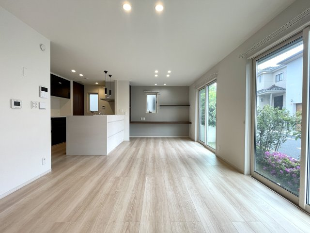 練馬区谷原5丁目　築浅×美築　南西角地の邸の居間・リビング