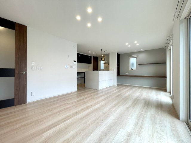 練馬区谷原5丁目　築浅×美築　南西角地の邸の居間・リビング