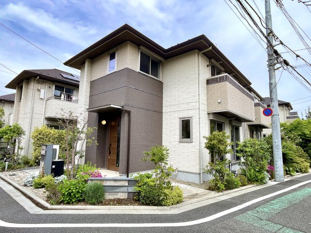 練馬区谷原5丁目　築浅×美築　南西角地の邸
