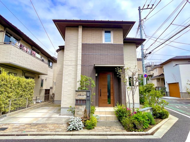 練馬区谷原5丁目　築浅×美築　南西角地の邸の外観