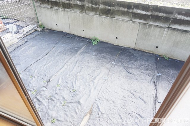 熊本市東区小山２丁目のアパートのバルコニー