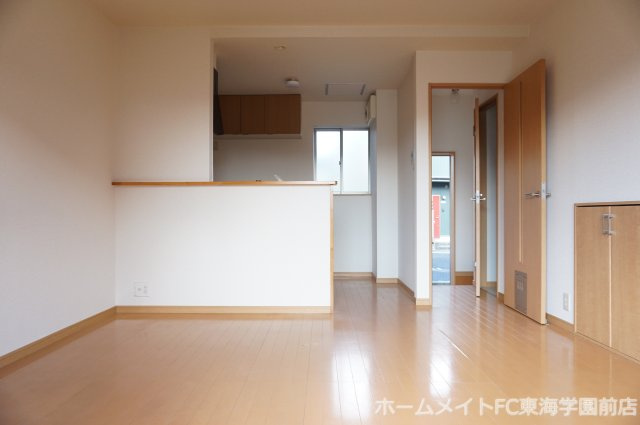 熊本市東区小山２丁目のアパートの居間・リビング