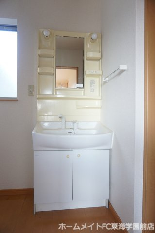 熊本市東区小山２丁目のアパートの独立洗面台