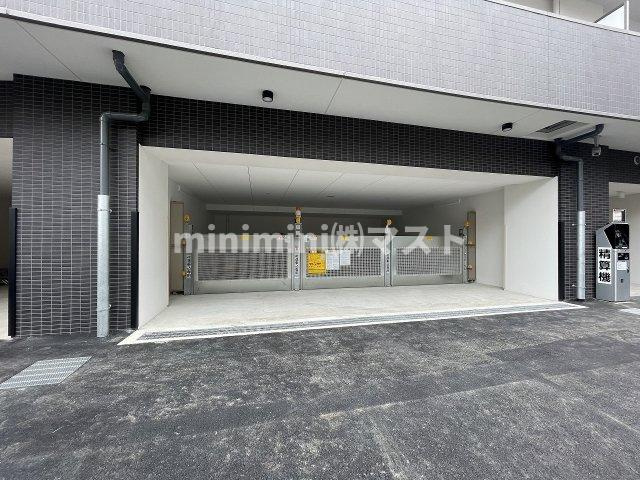 セレニテ本町東リアンの駐車場
