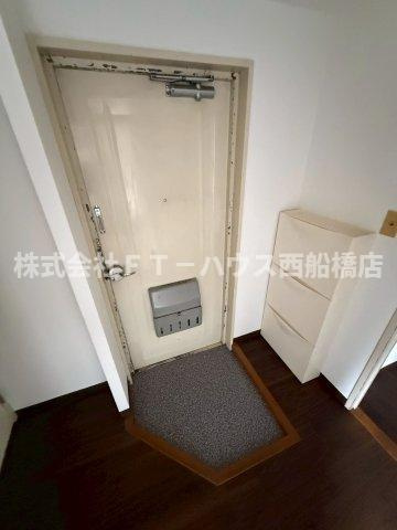 センテコスモ市川の玄関
