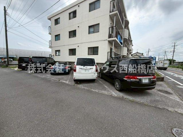 センテコスモ市川の駐車場
