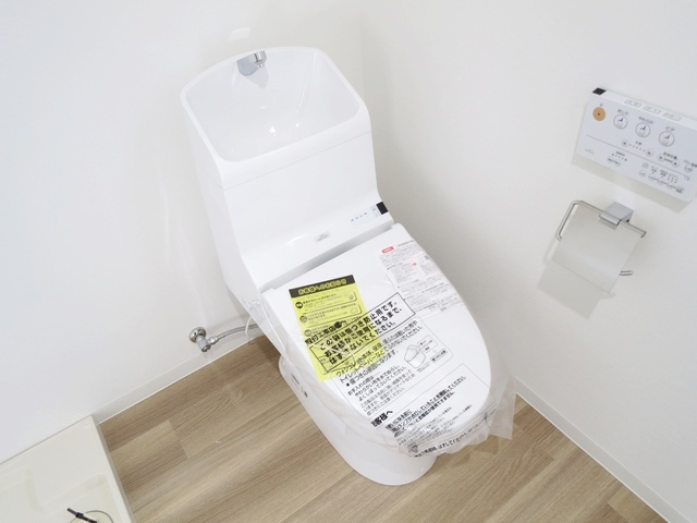 キングハウス東小岩のトイレ|温水洗浄便座付きのトイレです♪