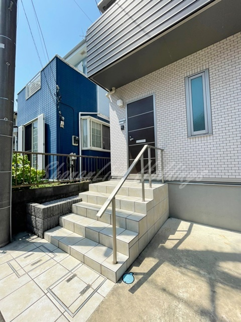 茅ヶ崎市菱沼１丁目のアパートのエントランス|毎日通るエントランス♪