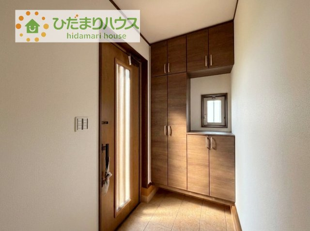 【玄関】 | 筑西市玉戸　中古戸建 | 玄関が広いので親子で並んで仲良く靴が履けますね(^^)/
