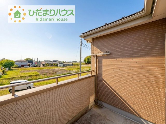 【バルコニー】 | 筑西市玉戸　中古戸建 | 広々としたバルコニー。お洗濯物もぜーんぶ干せちゃいます！！