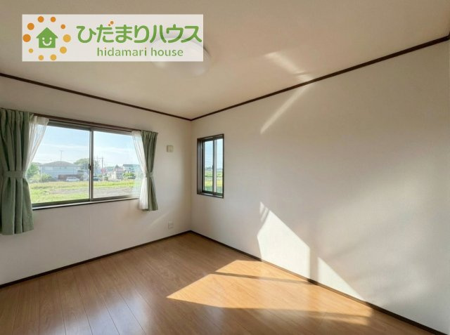 【洋室】 | 筑西市玉戸　中古戸建 | 机にベットを置けば子供部屋の完成です！