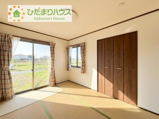 【和室】 | 筑西市玉戸　中古戸建 | リビング横には、お子様の遊び場にもなる和室が隣接。小さなお子さまにはフローリングよりもやわらかい畳の方が安心です♪