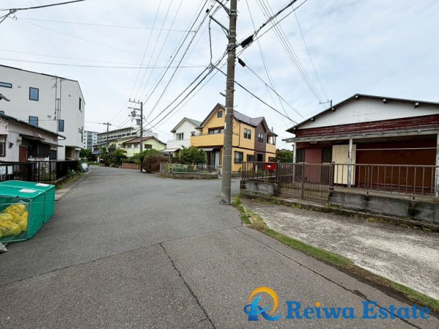 売地　茅ヶ崎市南湖5丁目の前面道路含む現地写真