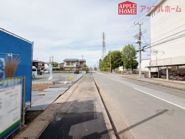 [新築住宅] 熊谷市柿沼 全1邸の前面道路含む現地写真