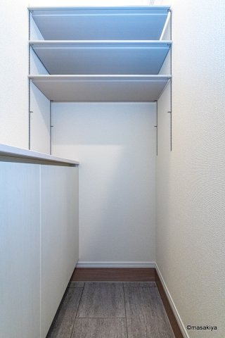 ファルコンベース若宮の玄関|シューズボックス