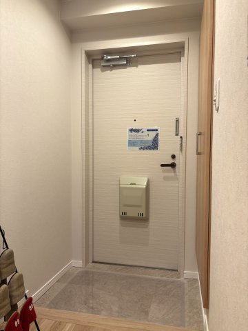 ダイアパレス沼垂四ツ角の玄関