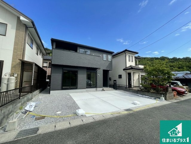 ★29(土)30(日)現地見学可能！★近江八幡市船木町　第1期　新築一戸建ての前面道路含む現地写真|周辺は閑静な住宅街！前面道路広々で車の出し入れも便利です。駐車が苦手な方でも安心して車庫入れできます！