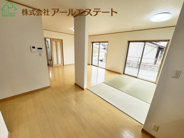 加古川市東神吉町西井ノ口　　JR「宝殿駅」徒歩14分の居間・リビング