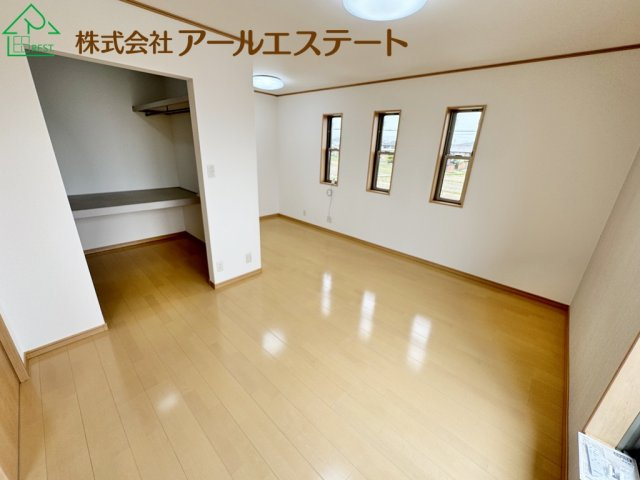 加古川市東神吉町西井ノ口　　JR「宝殿駅」徒歩14分の洋室