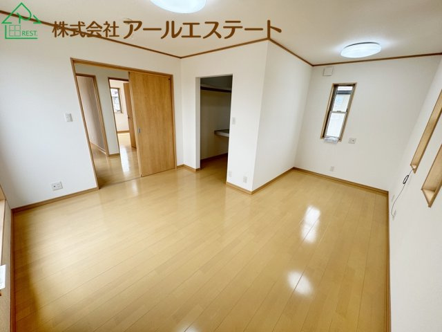 加古川市東神吉町西井ノ口　　JR「宝殿駅」徒歩14分の洋室
