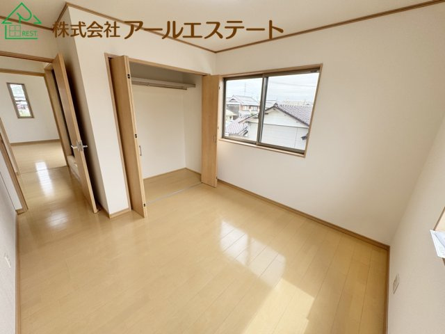 加古川市東神吉町西井ノ口　　JR「宝殿駅」徒歩14分の寝室