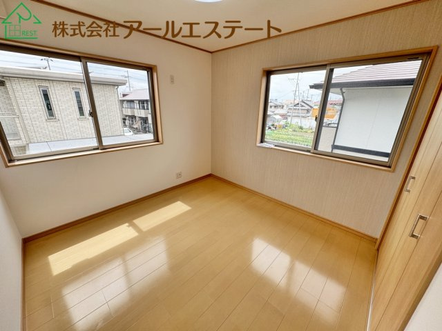 加古川市東神吉町西井ノ口　　JR「宝殿駅」徒歩14分の寝室