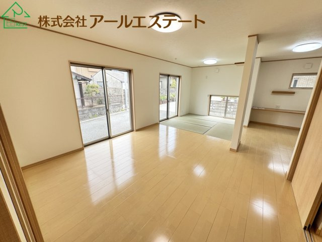 加古川市東神吉町西井ノ口　　JR「宝殿駅」徒歩14分の居間・リビング