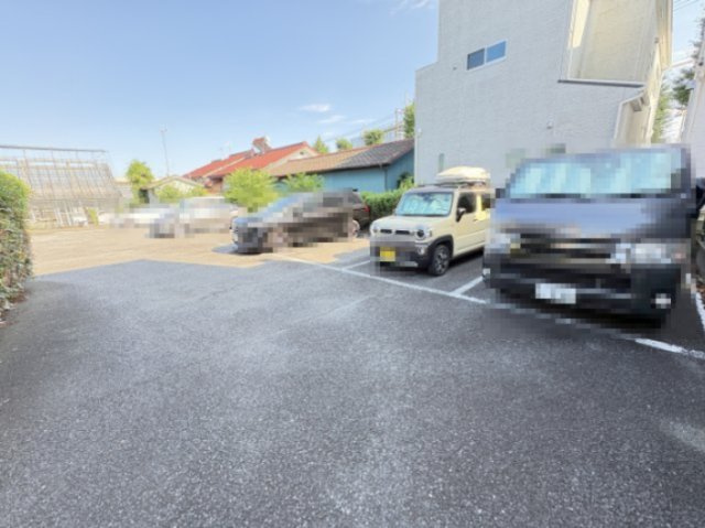 クレールAの駐車場