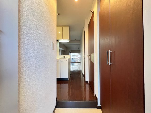 サクシード南森町の玄関