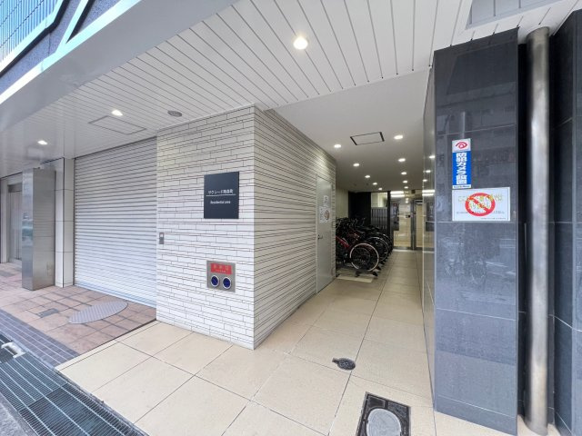 サクシード南森町のエントランス