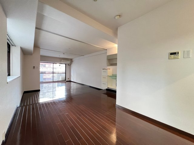 サクシード南森町の居間・リビング