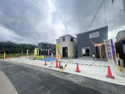【外観】 | 八重瀬町与座（全6棟）1号棟 | 1号棟　並列駐車3台可♪