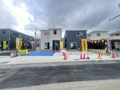 【外観】 | 八重瀬町与座（全6棟）1号棟 | 1号棟　並列駐車3台可♪