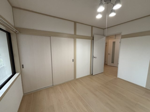 南蔵王5丁目　　中古住宅の洋室