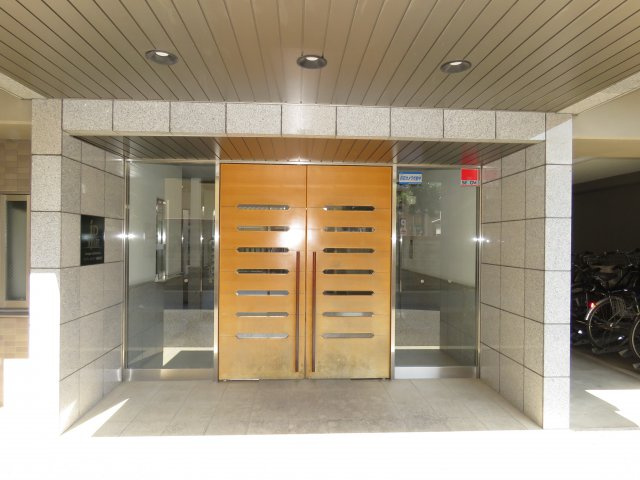 アイディスクエア川越新富町のエントランス